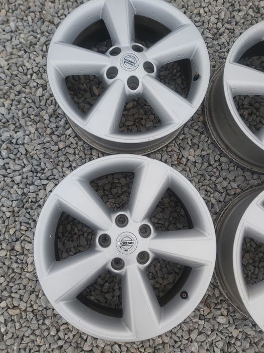 5x114.3..17.цола 6 1/2j. ET40 оргинални Nissan