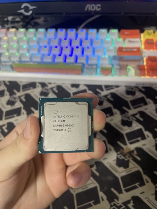 Vand procesor i3 9100f