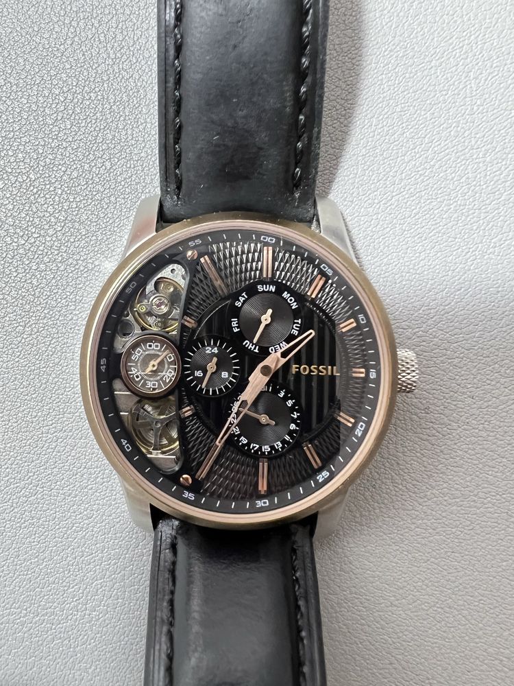 Продам часы Fossil me1099