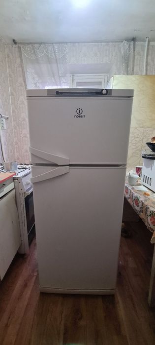 Холодильник Indesit