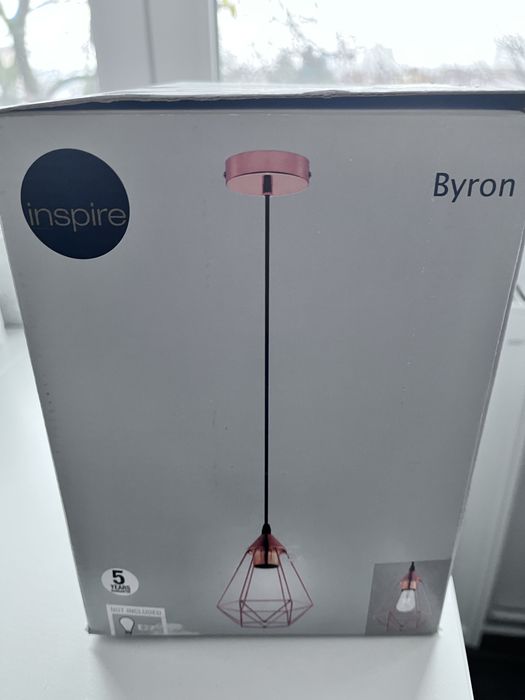 Vand 2 bucatii de lustra