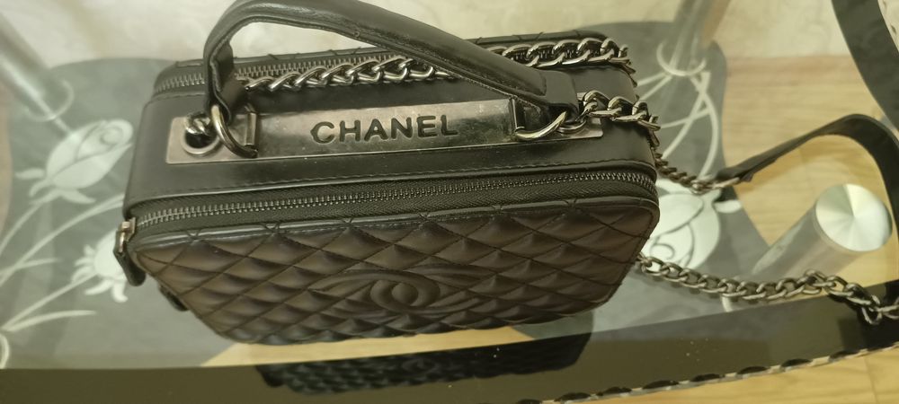 Geanta de dama in stare foarte buna