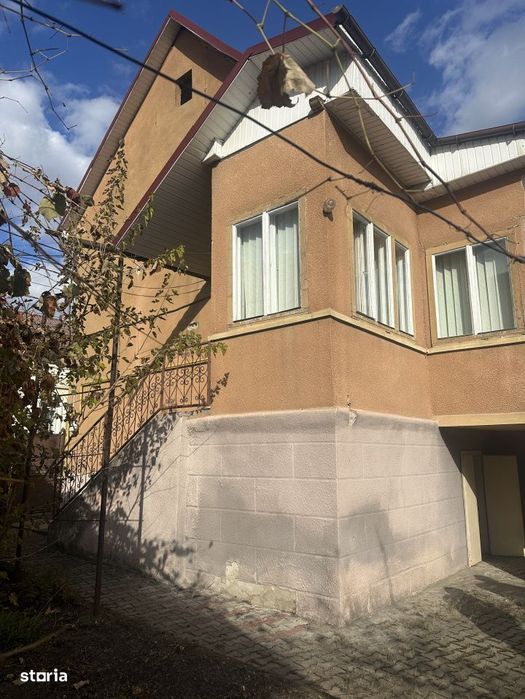 Casa individuala de vanzare, 600 mp teren, zona semicentrala Dej