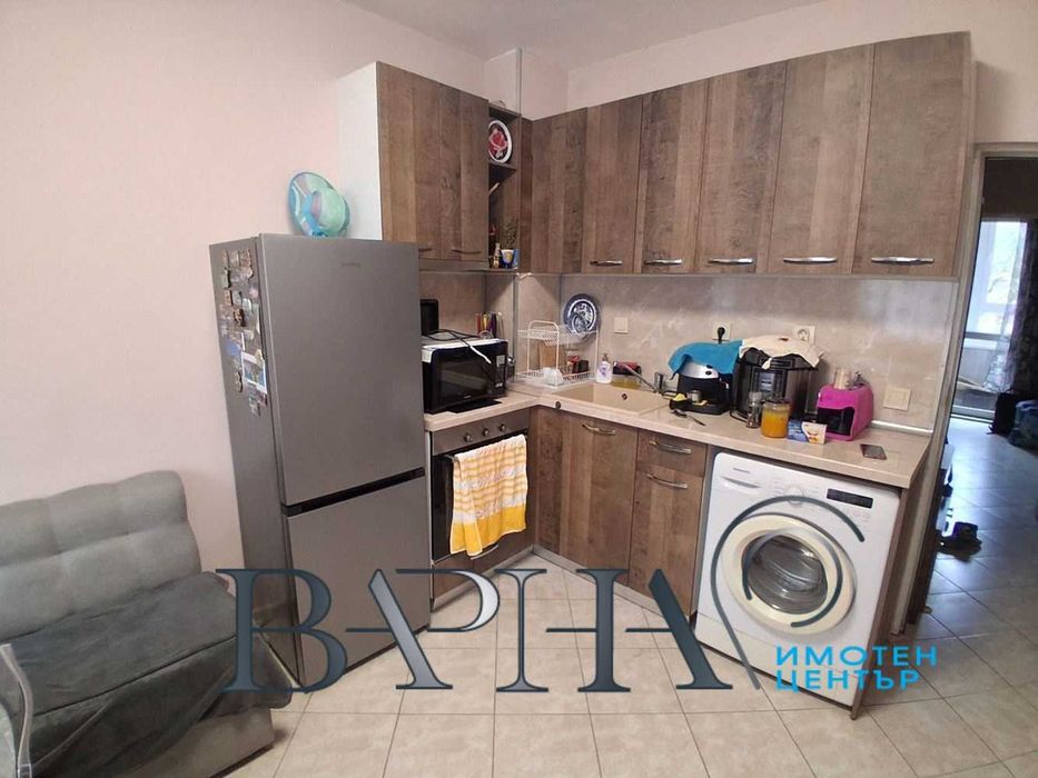 Двустаен апартамент на Колхозен Пазар 750 лева