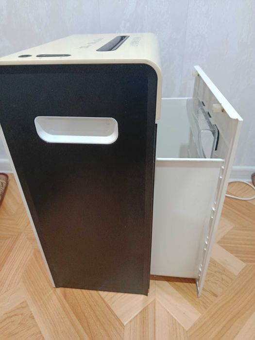SHREDDER электрический уничтожитель бумаг Deli 9901