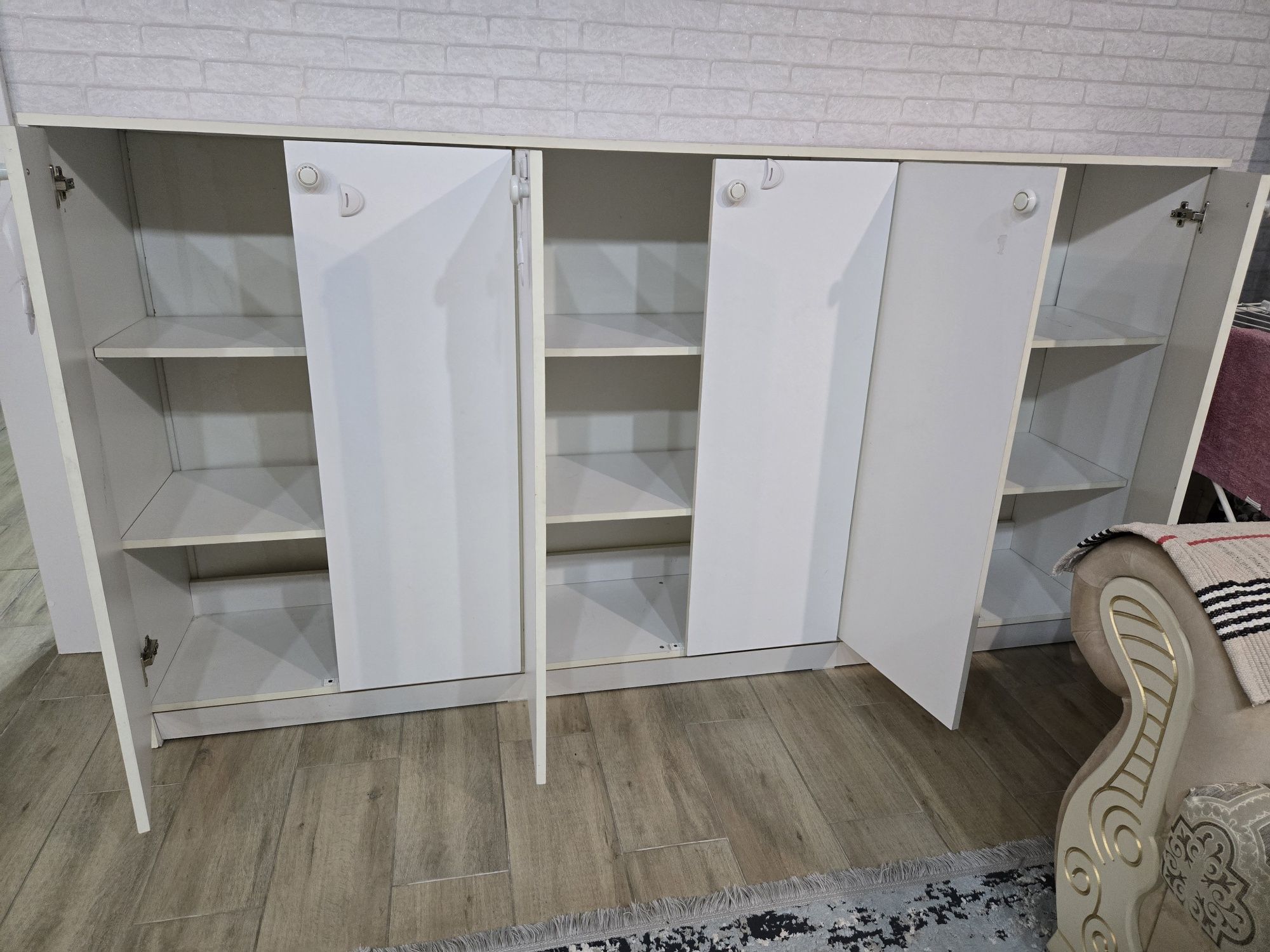 Продам срочно шкаф