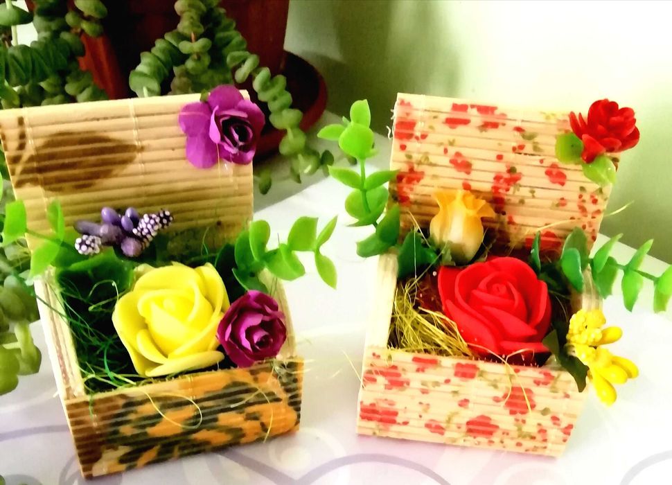 Кутийки с рози от фоам