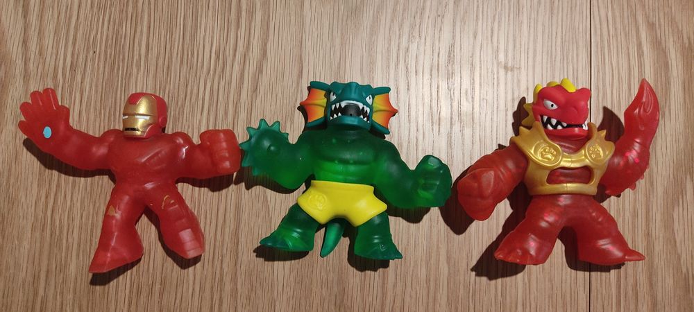 Set figurine Go jit zu - jucărie - monstru - arma- gumat