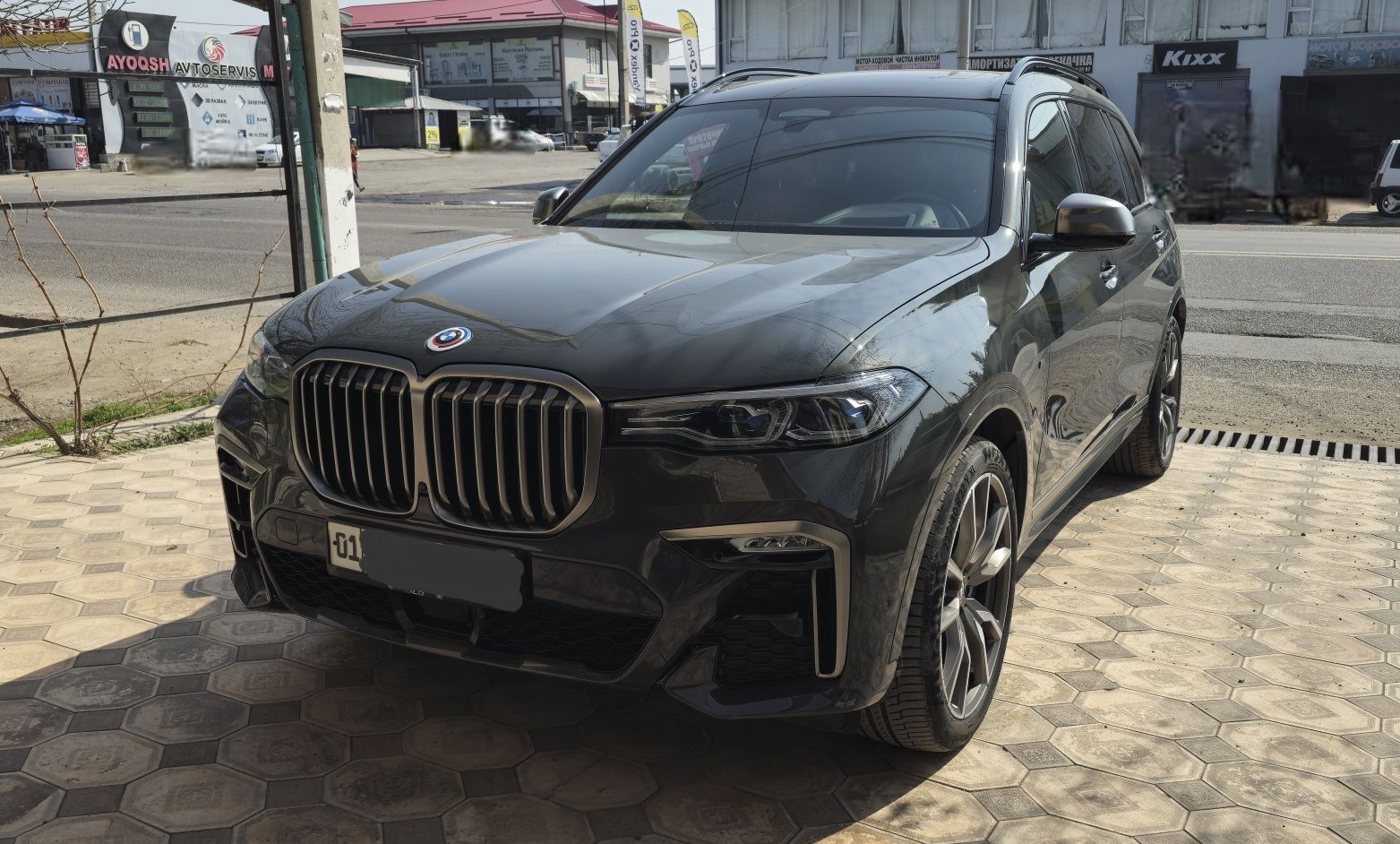 BMW X7 M50 i  USA