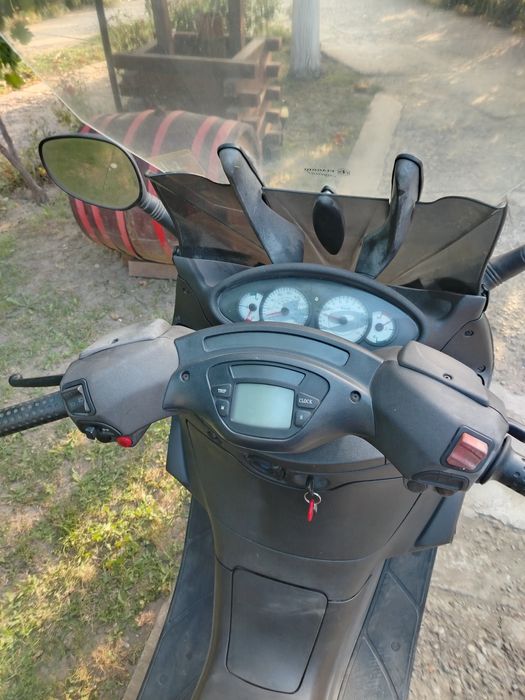 Vând Piaggio X9  acte Italia