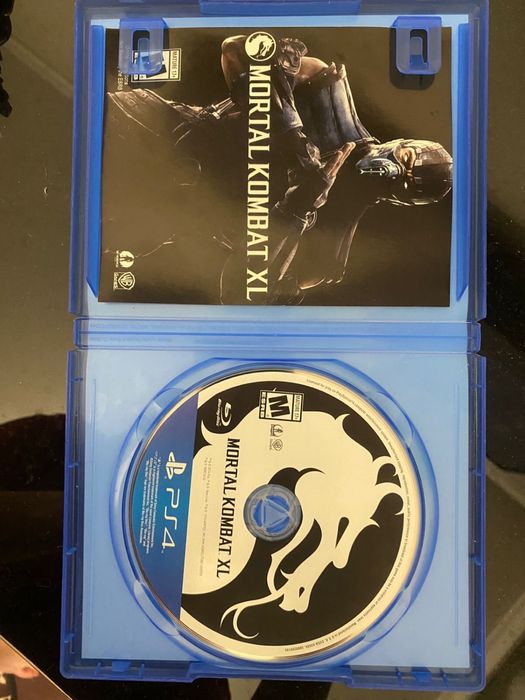 Мортал комбат XL  диск с игрой в идеальном состоянии на PS4.