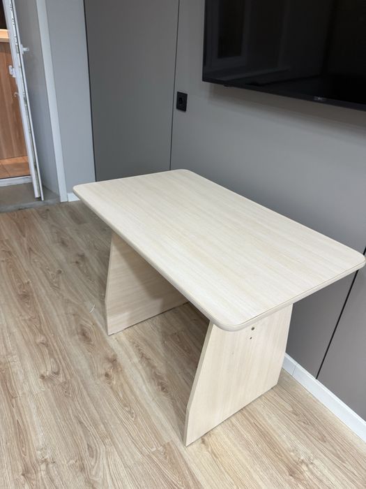 Продам стол б/у