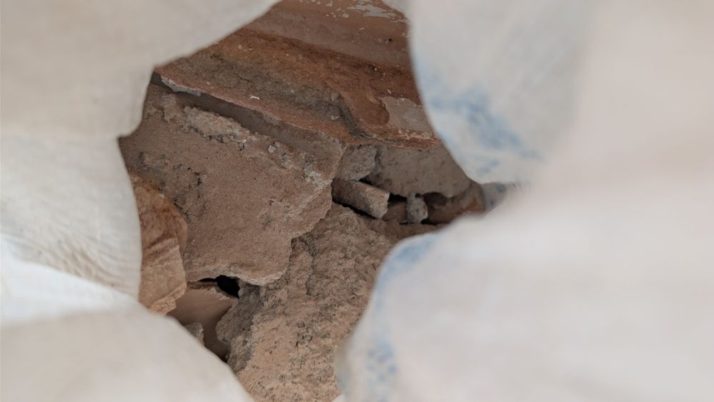 Donez moloz doar din cărămidă și tencuiala ambalat la saci