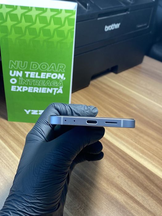 Samsung Galaxy Z Flip6 / Garanție 12 luni / 256 Gb / Nou desigilat