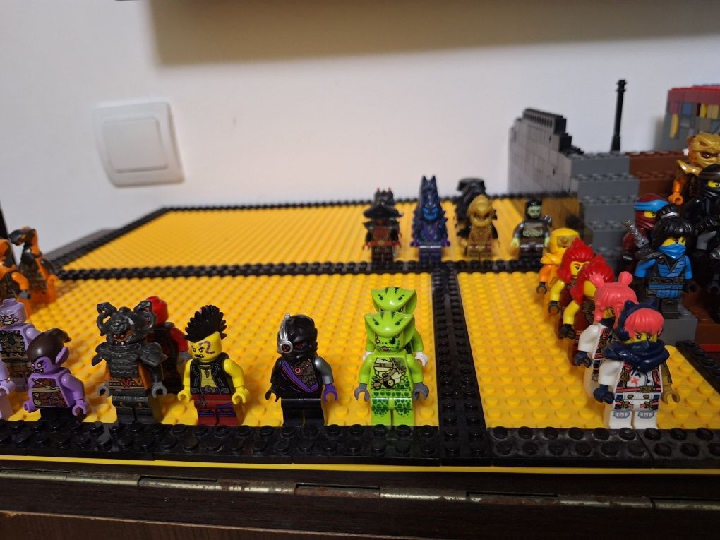 Vând lego ninjago minifigurine rare