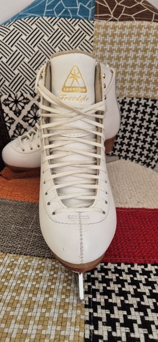 Patine artistice Jackson Freestyle 4 1/2 (35) cu lama Aspire 9