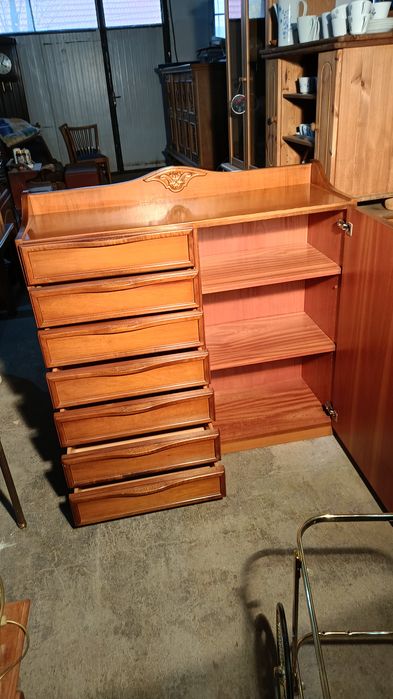 Дървен скрин.    .