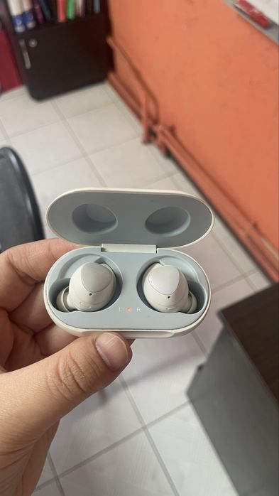Наушники  Samsung Galaxy Buds