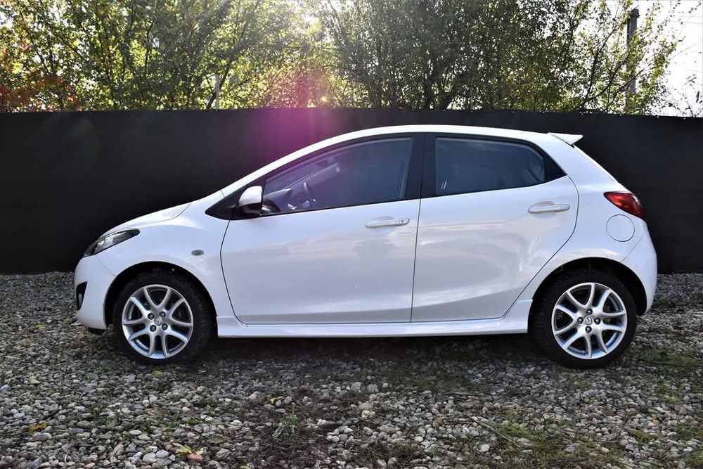 Vând Mazda 2-Sport Line/1,5 l - 102 CP/Euro 5/benzina