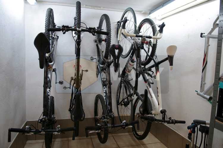 Закачалка за Велосипед стойка за колело стенна до 25кг за стена, Метал