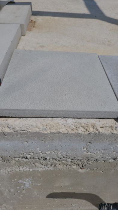 OFERTA 10+1 GRATIS Capace gard din beton aditivat și vibrat