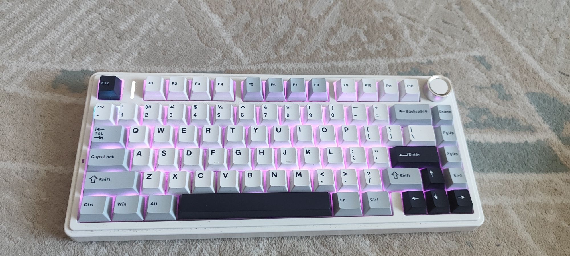 Продам клавиатуру Alua F75