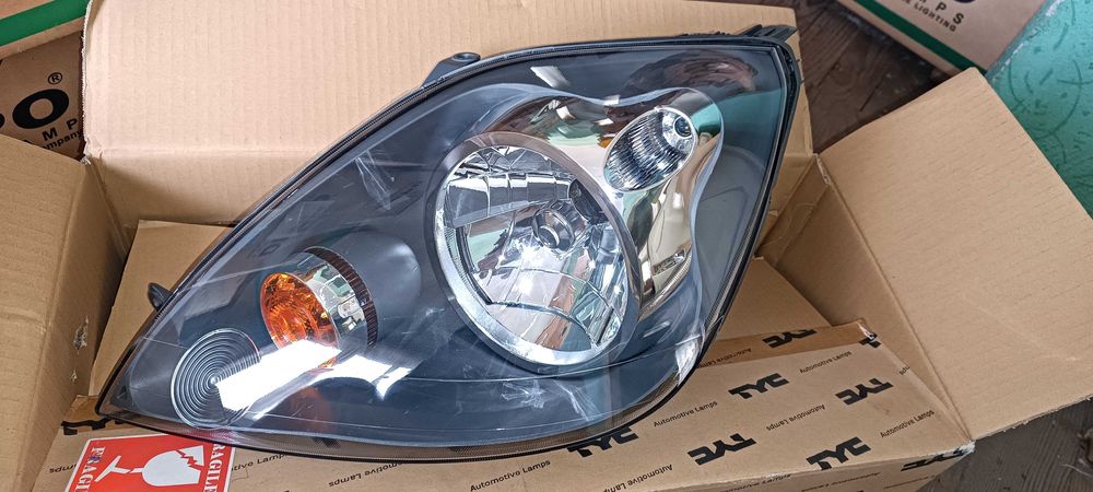 Фар Ford Fiesta 05-07