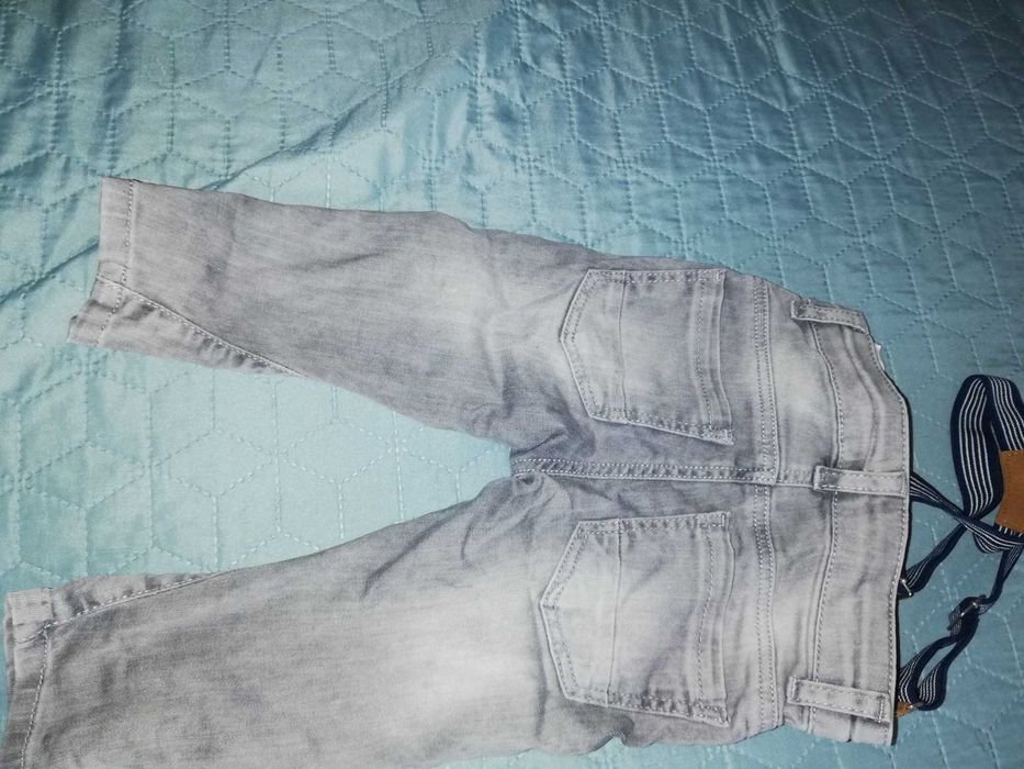 Бебешки дънки с тиранти