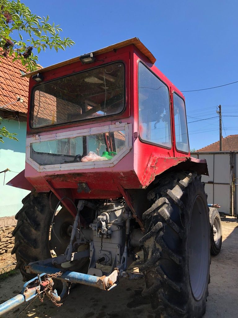 Vând tractor Ebro