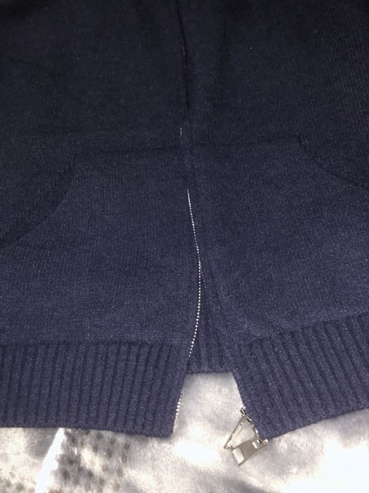 Темной синий жемфер сотилади .