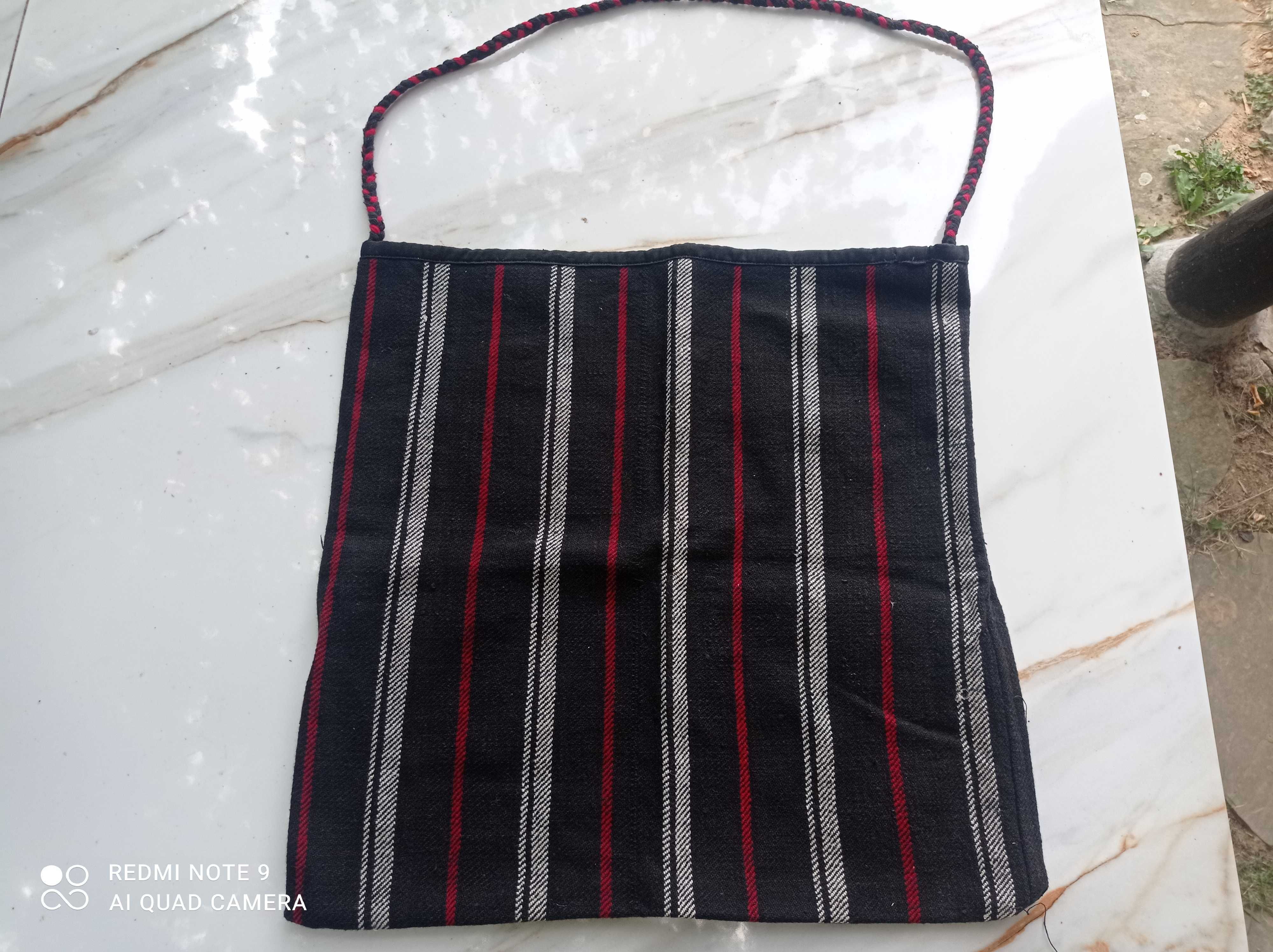 Автентично тъкани вълнени торби за народна носия