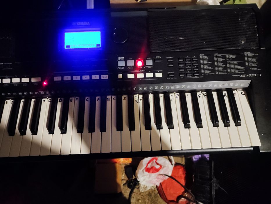 Yamaha psr e433 заредена