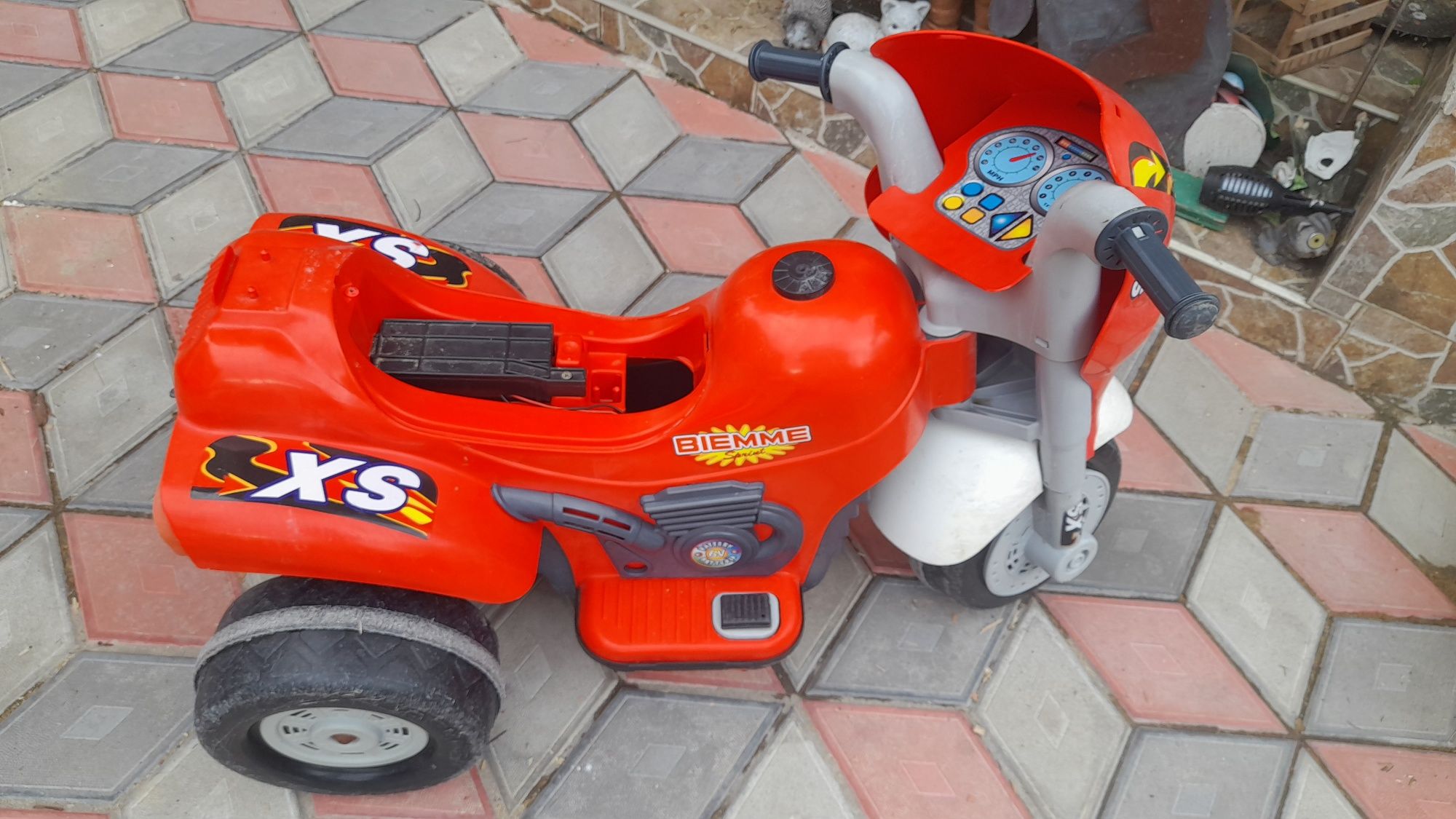 Vand motocicleta electrica de copii BIEMME 6v funcțională