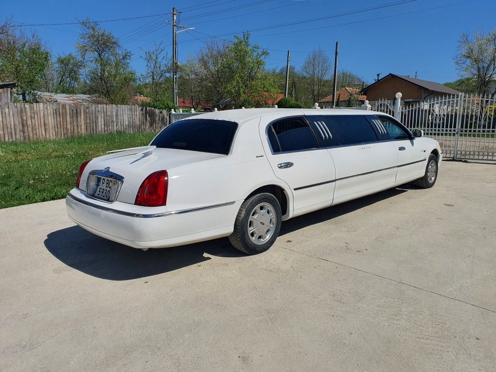 Limuzina Lincoln Town Car