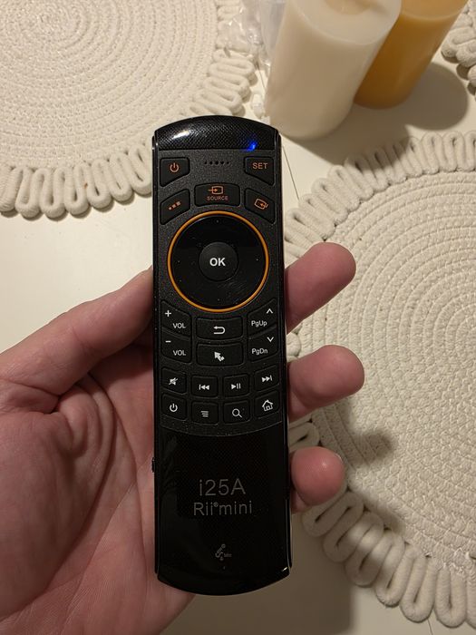 Telecomanda cu funcție de învățare și tastatura