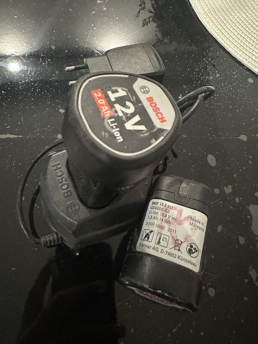 Батерии и зарядно bosch 12 v  / 10.8 v