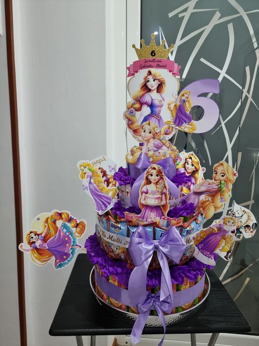 Tort din dulciuri personalizat