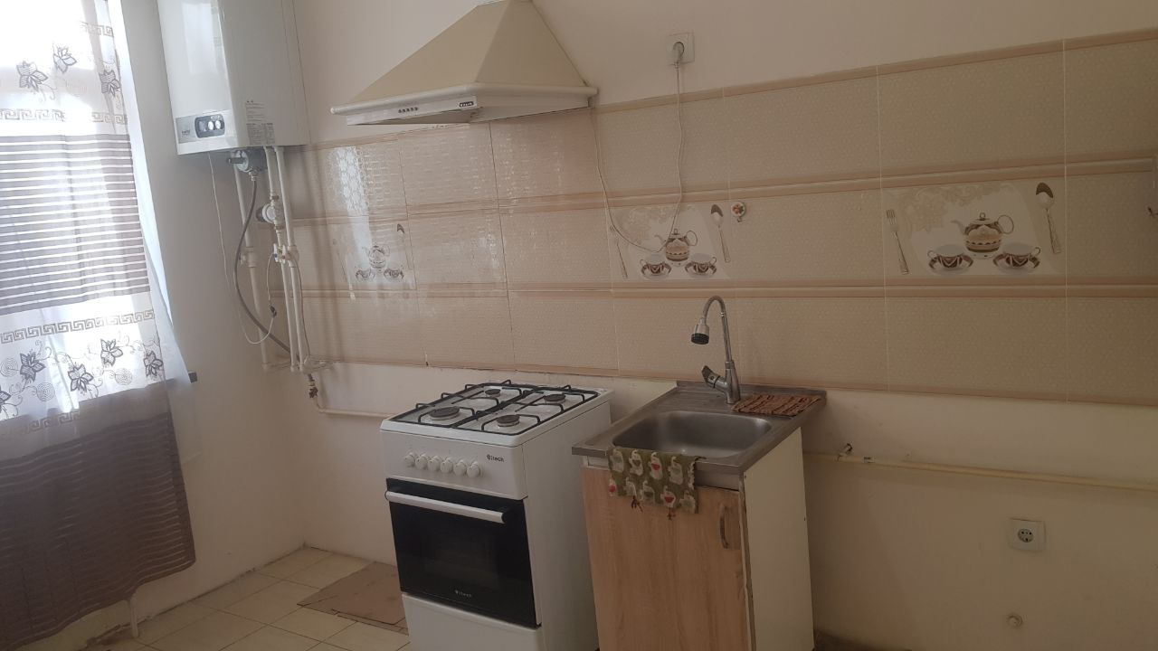Dom sotiladi yangi 1   xonali 40m²  (Mashxura klinika) sal kelishamiz