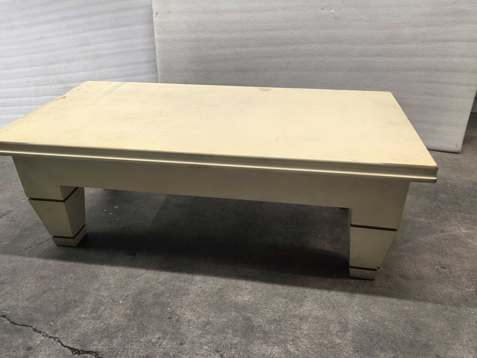 Холна маса от естествено дърво