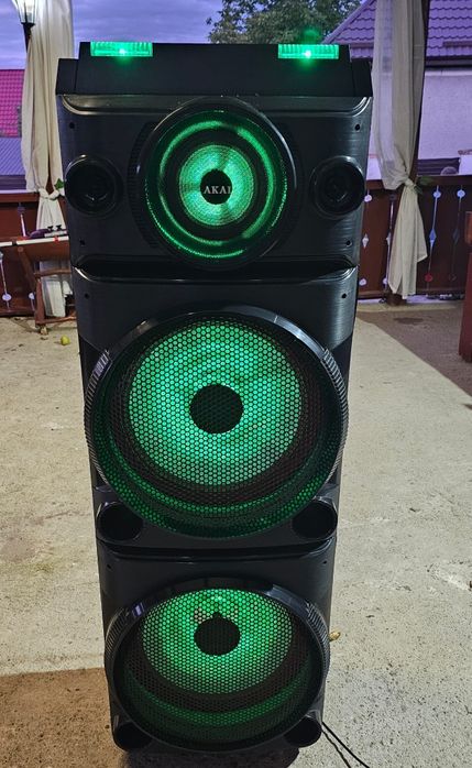 Akai boxă activă
