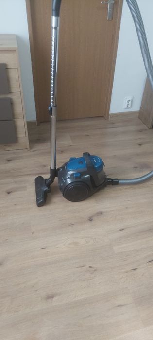 Aspirator Bosh (fără sac, 1.5l 700w)