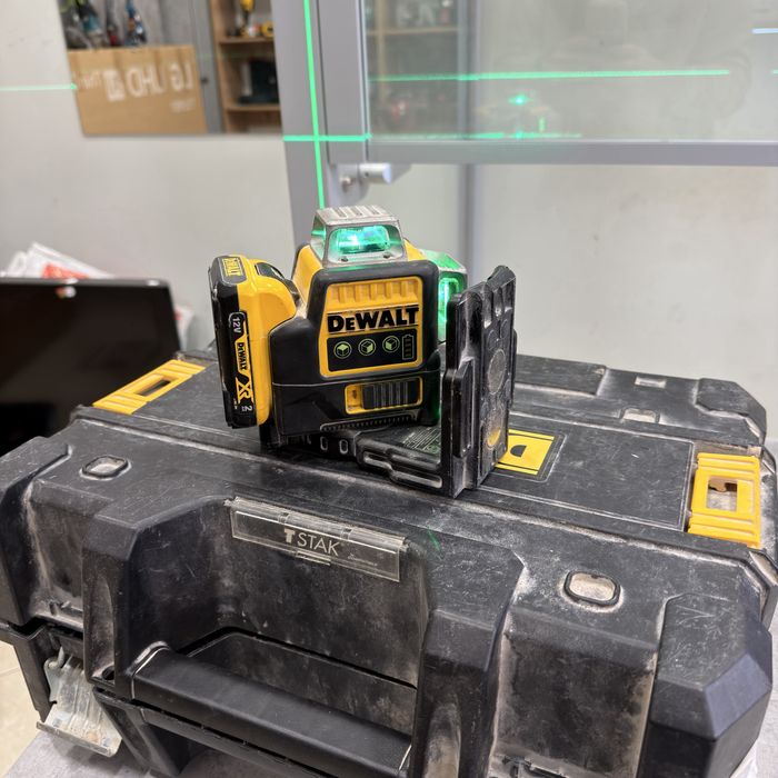 Лазерен нивелир DeWalt DCE089G