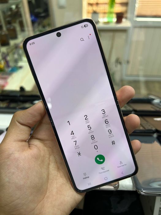 Samsung galaxy z flip 4 5G 8/256gb holati ideal