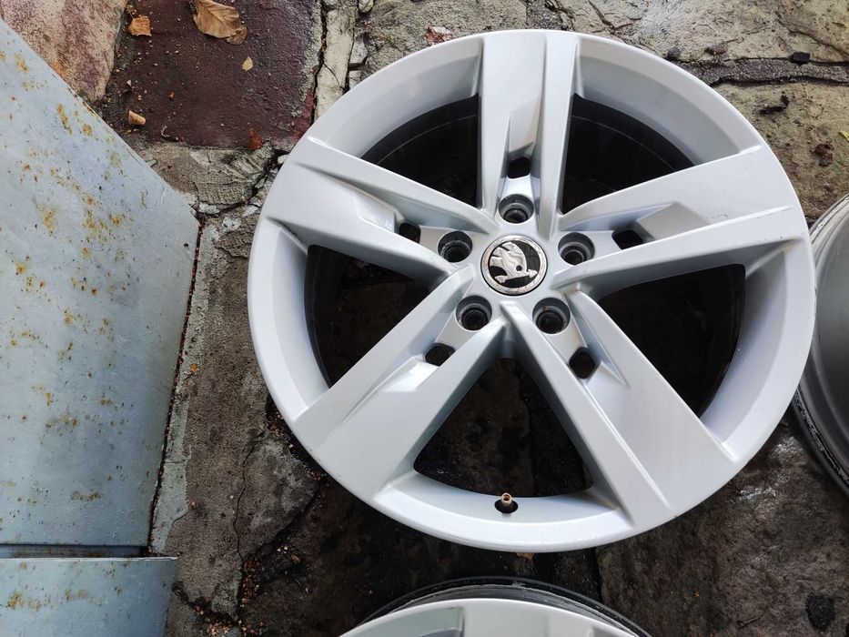Шкода 17 5x112 оригинални лети джанти 5x112 за Skoda Octavia - 17 цола
