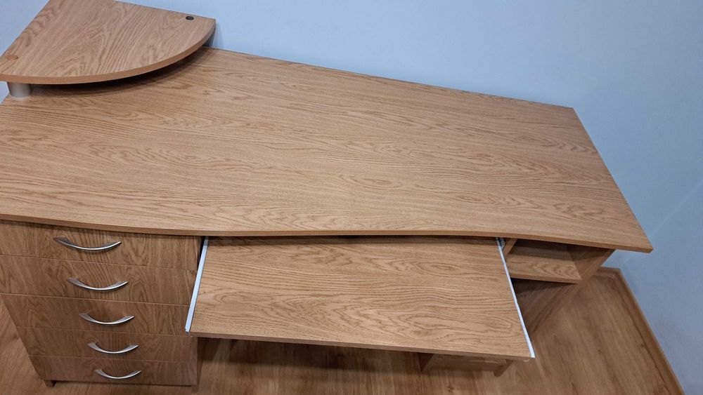 Голямо бюро в отлично състояние