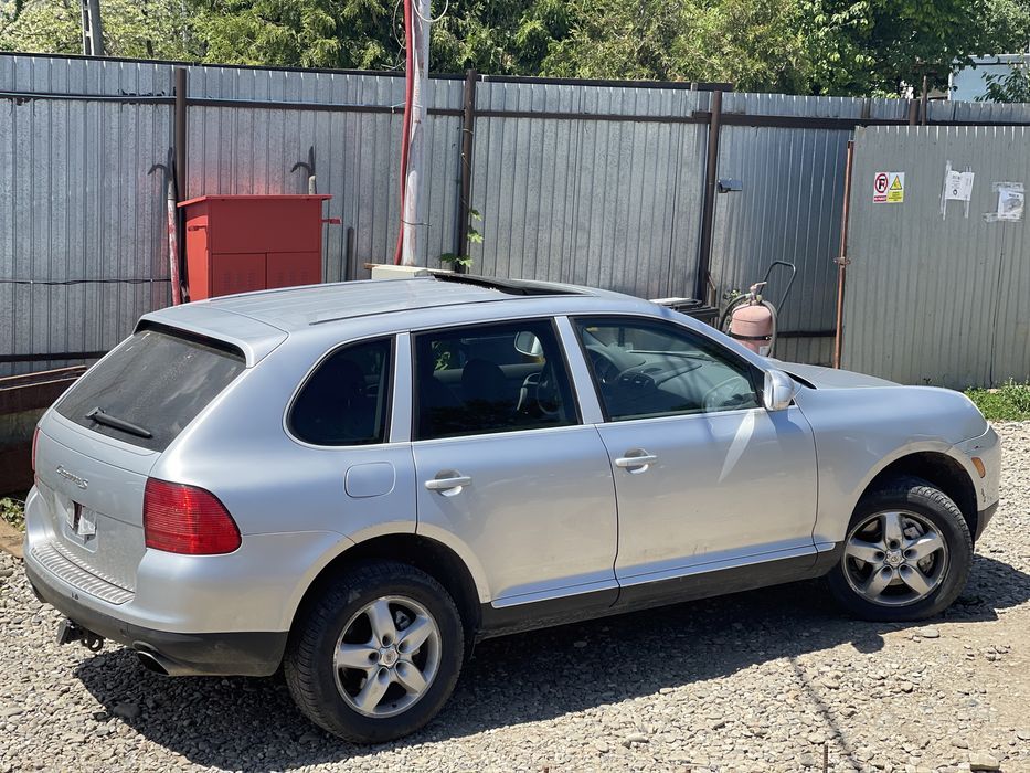 Dezmembrez Porsche Cayenne 4.5 benzina