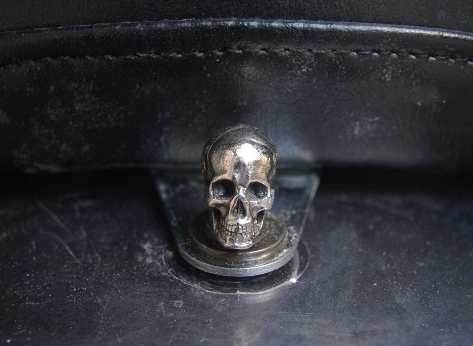 Болт череп за седалката на Харлей. Harley Davidson