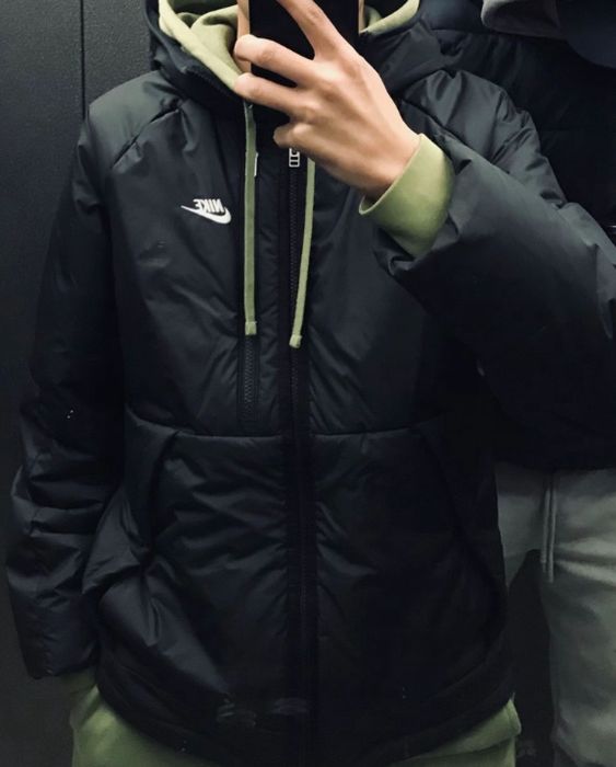 продам nike куртка в хорошем состояние