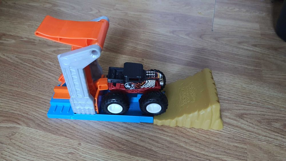 Hot wheels lansator monster truck