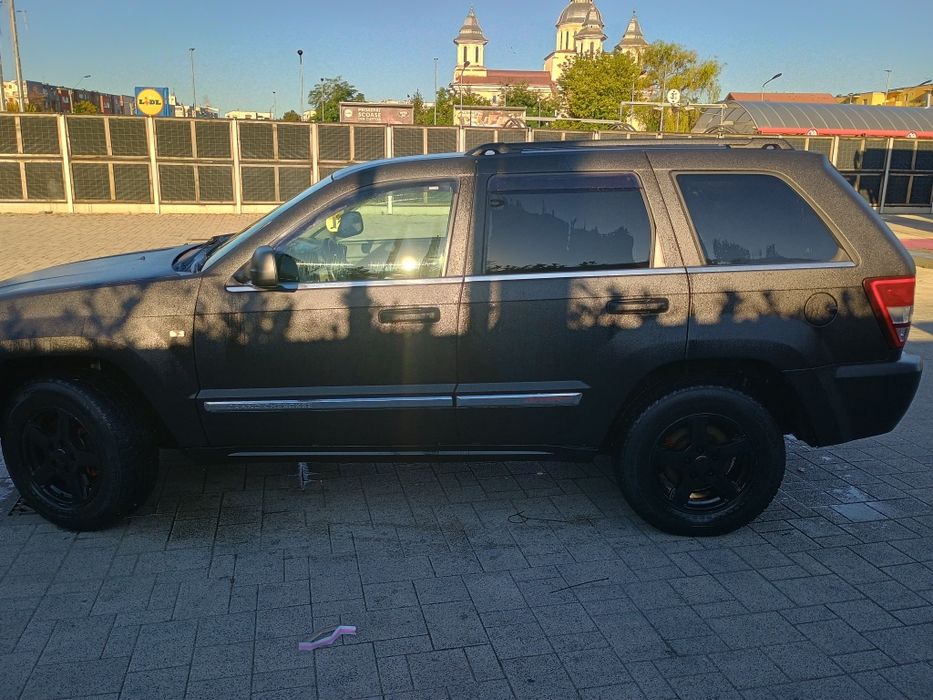 Vând grand cherokee